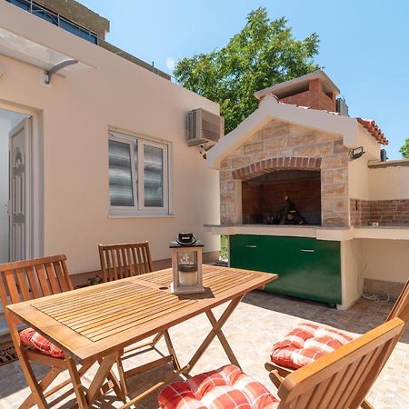 Ferienwohnung Small Private House With A Terrace In Trogir Exterior foto
