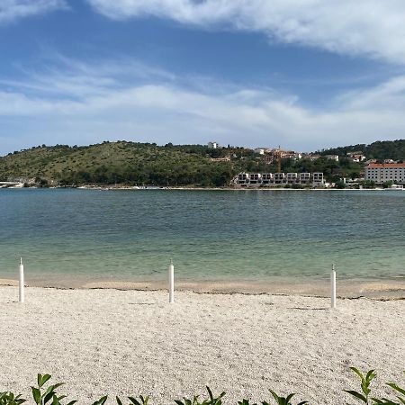 Ferienwohnung Small Private House With A Terrace In Trogir Exterior foto