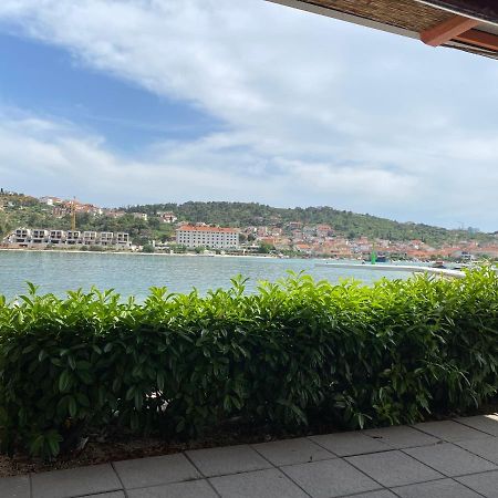Ferienwohnung Small Private House With A Terrace In Trogir Exterior foto