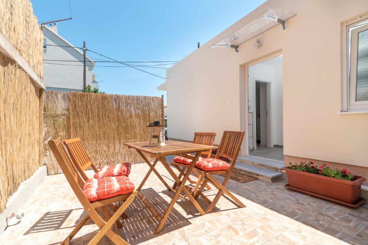Ferienwohnung Small Private House With A Terrace In Trogir Exterior foto